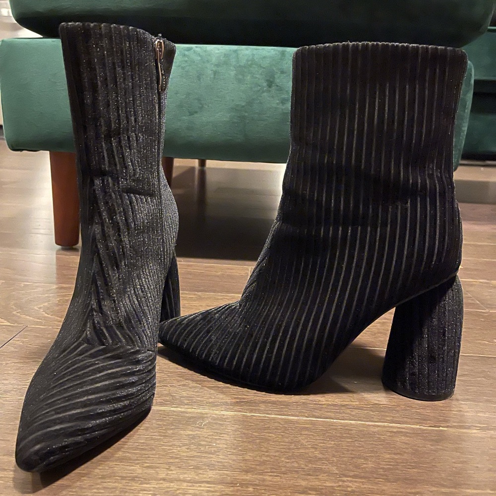 Cape Robbin Black Velvet Booties 9